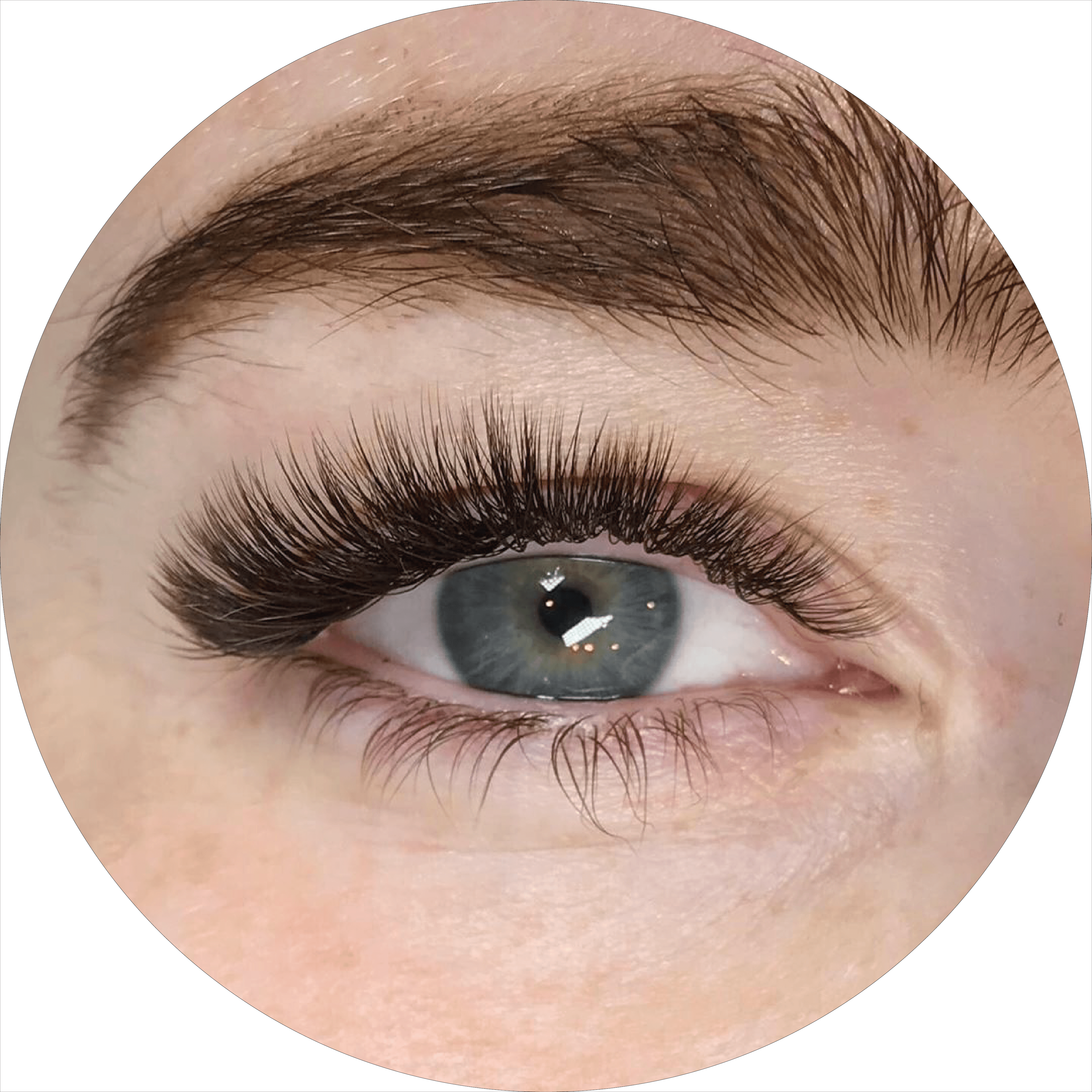 Fotografi av vipper med brune vippeextensions